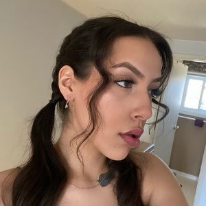 Meet your Posher, Niomi